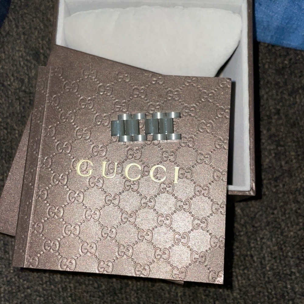 Gucci watch links with original boxing and book with purchase open to trades